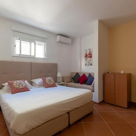 Manta Guest - Bed & Breakfast Манта-Рота Екстер'єр фото